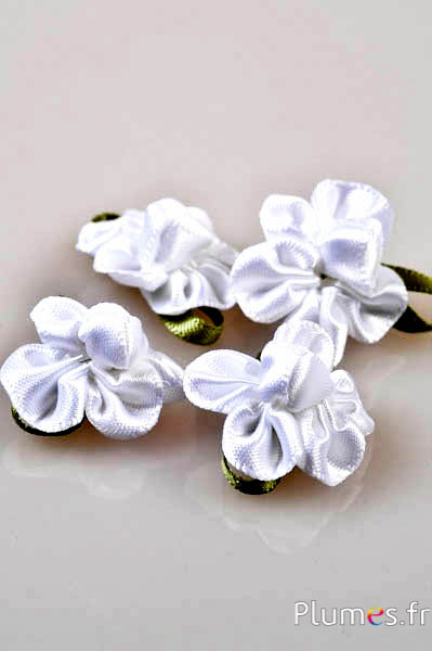 Fleurs en Satin - diam. 2 cm - blanc
